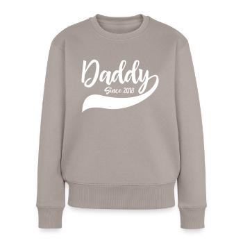 Daddy since 2018 - Women's Premium Organic Jumper - taupe - Front - Julia (174cm)