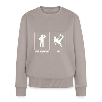 Dein Freund - Ich - Fußball Sprungkick - Frauen Premium Bio Pullover - Taupe - Vorne - Julia (174cm)