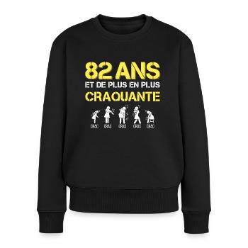 t-shirt humour 82 ans cadeau femme craquante - Pull Premium bio Femme - noir - Devant - Julia (174cm)