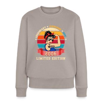 Woman Legend Vintage 2006 - Women's Premium Organic Jumper - taupe - Front - Julia (174cm)