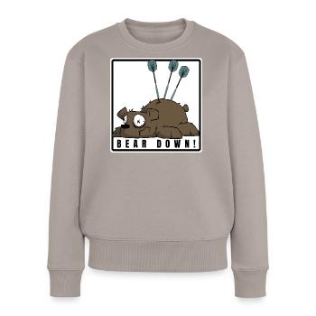 Lustiges Darts Comic Motiv. BEAR DOWN ! - Frauen Premium Bio Pullover - Taupe - Vorne - Julia (174cm)