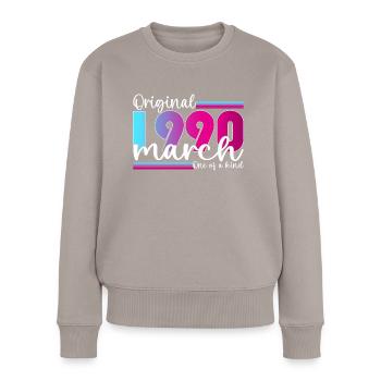 33. Geburtstag Frau Original März Jahrgang 1990 - Frauen Premium Bio Pullover - Taupe - Vorne - Julia (174cm)
