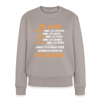 79 Jahre alt lustiges Geburtstagsgeschenk 79 Jahre altes Geschenk - Frauen Premium Bio Pullover - Taupe - Vorne - Julia (174cm)