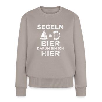 Segeln Und Bier Darum Bin Ich Hier Segelboot Kapit - Frauen Premium Bio Pullover - Taupe - Vorne - Julia (174cm)