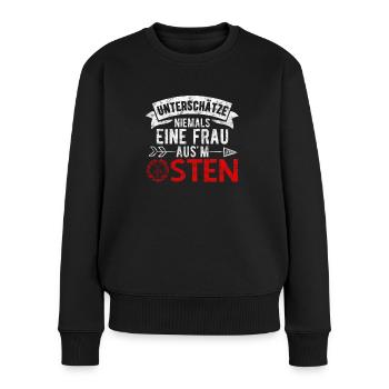 Unterschätze niemals eine Frau aus'm Osten DDR - Frauen Premium Bio Pullover - Schwarz - Vorne - Julia (174cm)