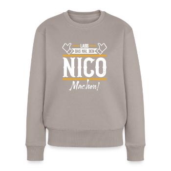 Nico Geschenkidee Geschenk Geburtstag - Frauen Premium Bio Pullover - Taupe - Vorne - Julia (174cm)