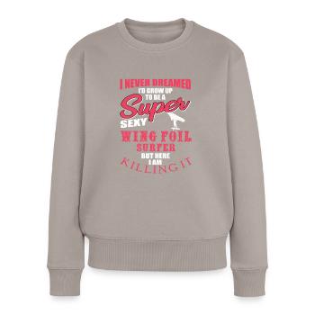 Lustiger Wing Foil Surfer Spruch - Frauen Premium Bio Pullover - Taupe - Vorne - Julia (174cm)