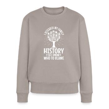 Je fais des recherches sur l’histoire de ma famille - Pull Premium bio Femme - taupe - Devant - Julia (174cm)