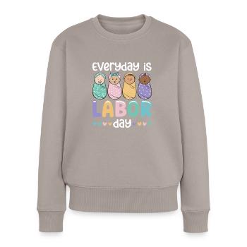 Infirmière Bébé Maternité Infirmière - Pull Premium bio Femme - taupe - Devant - Julia (174cm)