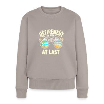 Der Ruhestand ist endlich in Sicht - Frauen Premium Bio Pullover - Taupe - Vorne - Julia (174cm)