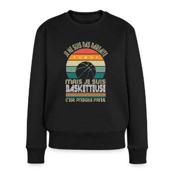 Je ne suis pas parfaite mais je suis basketteuse - Pull Premium bio Femme - noir - Devant - Julia (174cm)