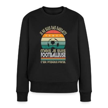 Je ne suis pas parfaite mais je suis footballeuse - Pull Premium bio Femme - noir - Devant - Julia (174cm)