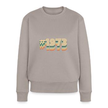 49 Geburtstag Jahrgang 1973 - Frauen Premium Bio Pullover - Taupe - Vorne - Julia (174cm)