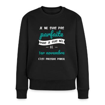 Anniversaire - Pas parfaite mais née 1er Novembre - Pull Premium bio Femme - noir - Devant - Julia (174cm)
