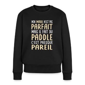 Mein Mann ist nicht perfekt, aber er paddelt - Frauen Premium Bio Pullover - Schwarz - Vorne - Julia (174cm)