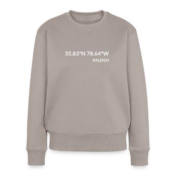 Raleigh North Carolina USA Koordinaten - Frauen Premium Bio Pullover - Taupe - Vorne - Julia (174cm)