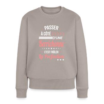 Berrichonne - Frôler la perfection - Berry - Pull Premium bio Femme - taupe - Devant - Julia (174cm)