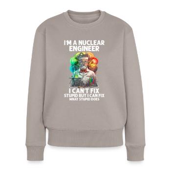 Nuklearingenieur für Kernkraftwerk und Kernenergie - Frauen Premium Bio Pullover - Taupe - Vorne - Julia (174cm)