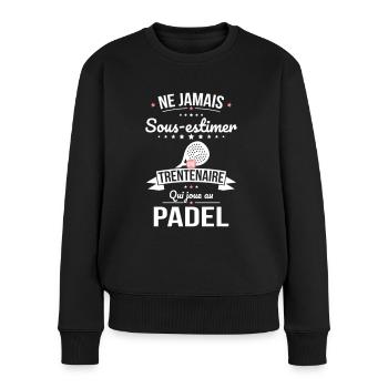 Sous-estimer une trentenaire qui joue au padel - Pull Premium bio Femme - noir - Devant - Julia (174cm)