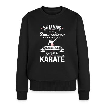 Sous-estimer une quadragénaire qui fait du karaté - Pull Premium bio Femme - noir - Devant - Julia (174cm)