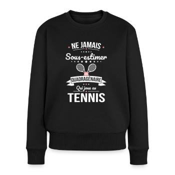 Sous-estimer une quadragénaire qui joue au tennis - Pull Premium bio Femme - noir - Devant - Julia (174cm)