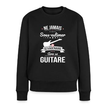 Sous-estimer une sexagénaire avec sa guitare - Pull Premium bio Femme - noir - Devant - Julia (174cm)