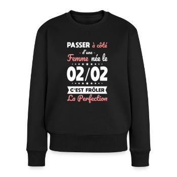 Anniversaire - Née le 2 Février Frôler perfection - Pull Premium bio Femme - noir - Devant - Julia (174cm)