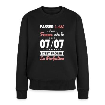 Anniversaire - Née le 7 Juillet Frôler perfection - Pull Premium bio Femme - noir - Devant - Julia (174cm)
