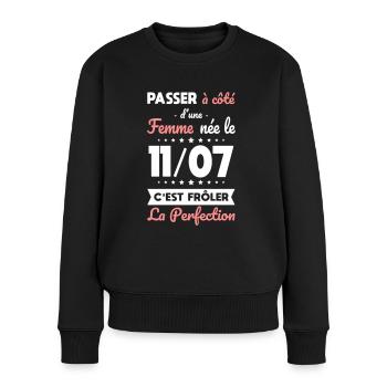 Anniversaire - Née le 11 Juillet Frôler perfection - Pull Premium bio Femme - noir - Devant - Julia (174cm)