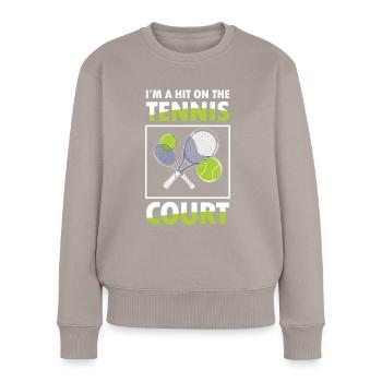On The Tennis Court - Frauen Premium Bio Pullover - Taupe - Vorne - Julia (174cm)