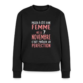 Anniversaire - Née 7 Novembre Frôler perfection - Pull Premium bio Femme - noir - Devant - Julia (174cm)