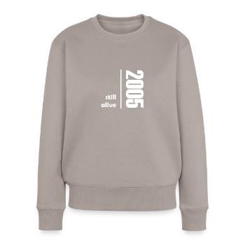 2005 still alive white - Frauen Premium Bio Pullover - Taupe - Vorne - Julia (174cm)
