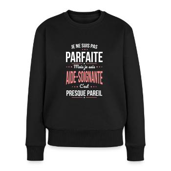 Pas parfaite mais je suis aide-soignante - Pull Premium bio Femme - noir - Devant - Julia (174cm)