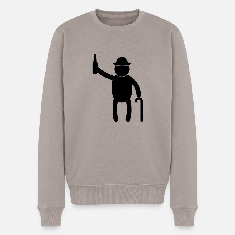 Old man drinking Beer - Männer Premium Bio Pullover - Taupe