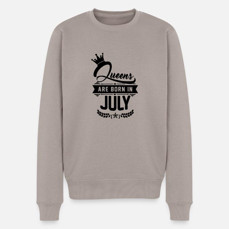 Queens are born in July - Männer Premium Bio Pullover - Taupe