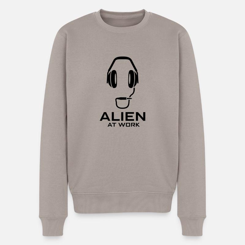 alien at work - Männer Premium Bio Pullover - Taupe