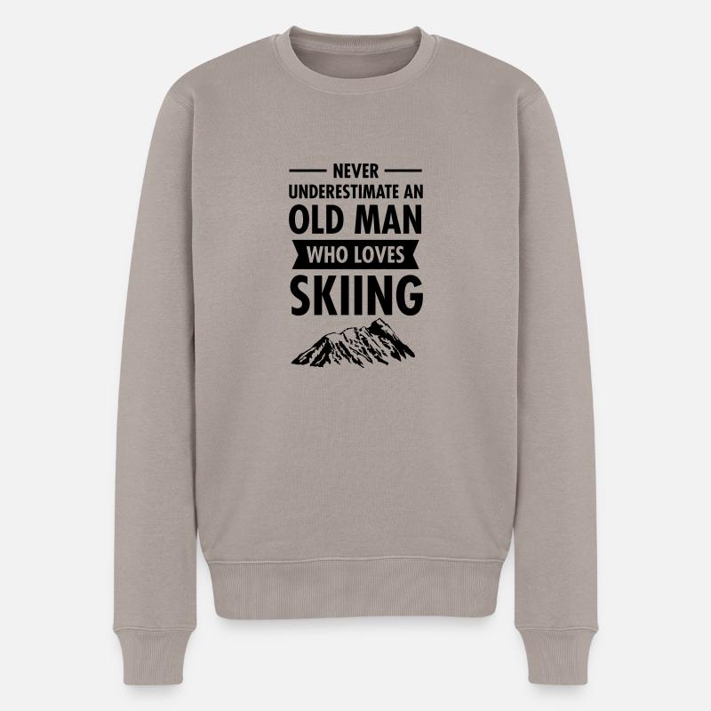 Old Man - Skiing - Männer Premium Bio Pullover - Taupe