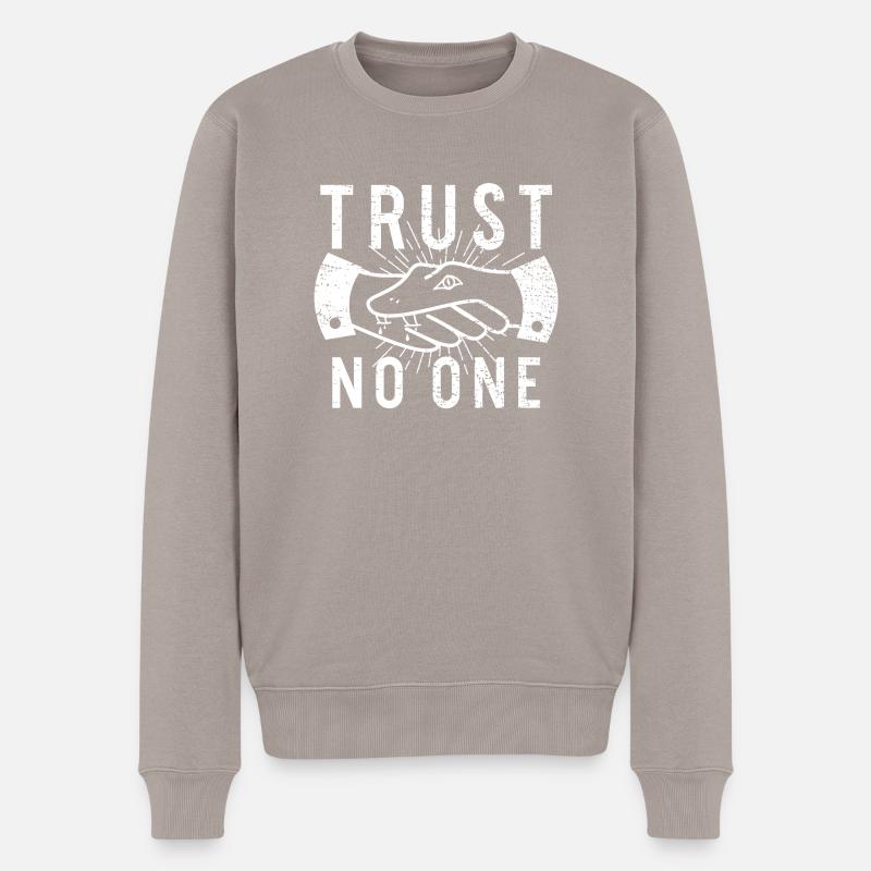 Trust No One - Männer Premium Bio Pullover - Taupe