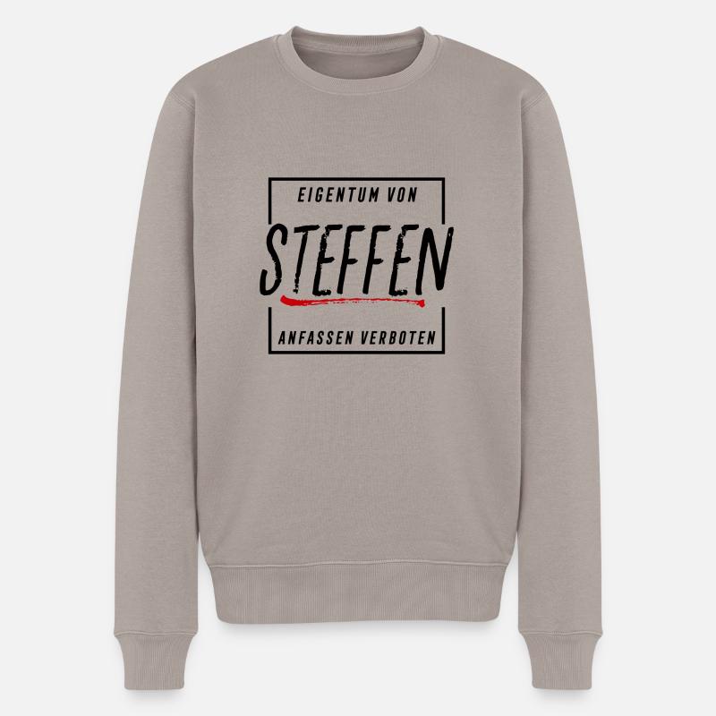 Eigentum von Steffen - Männer Premium Bio Pullover - Taupe