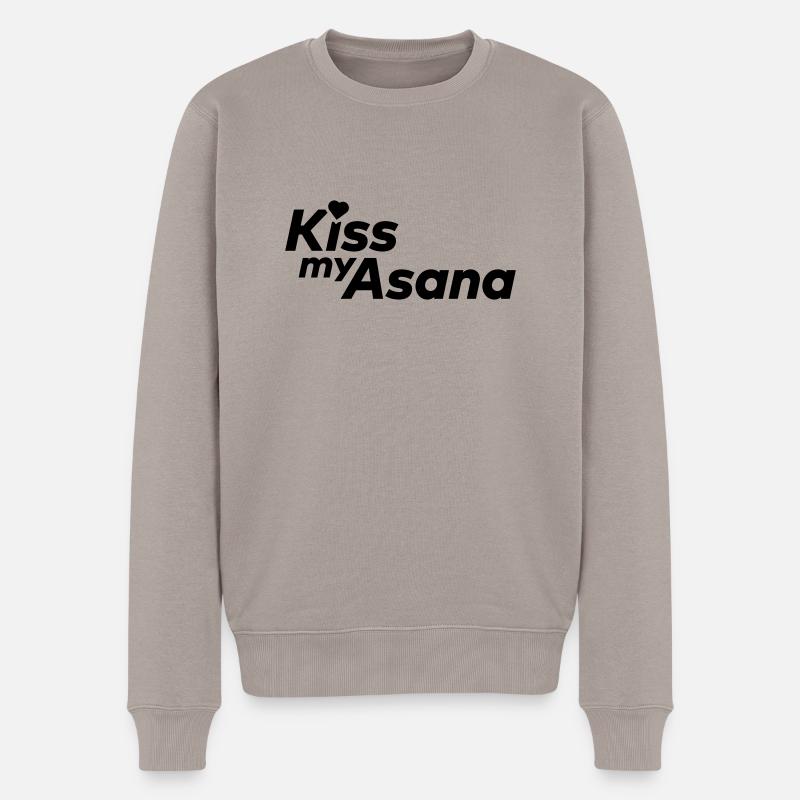 Kiss My Asana - Männer Premium Bio Pullover - Taupe