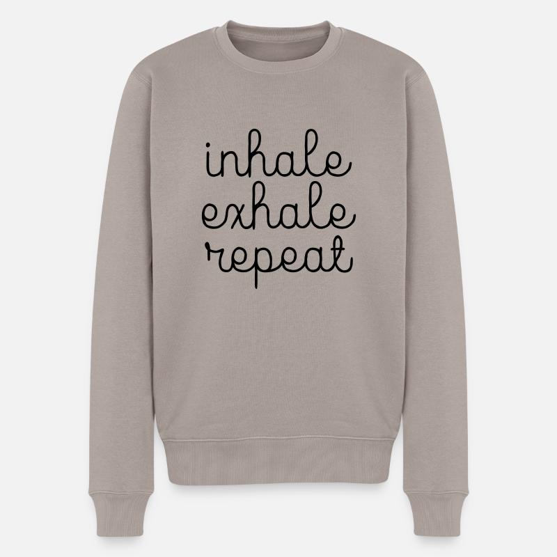 Inhale, Exhale, Repeat - Männer Premium Bio Pullover - Taupe