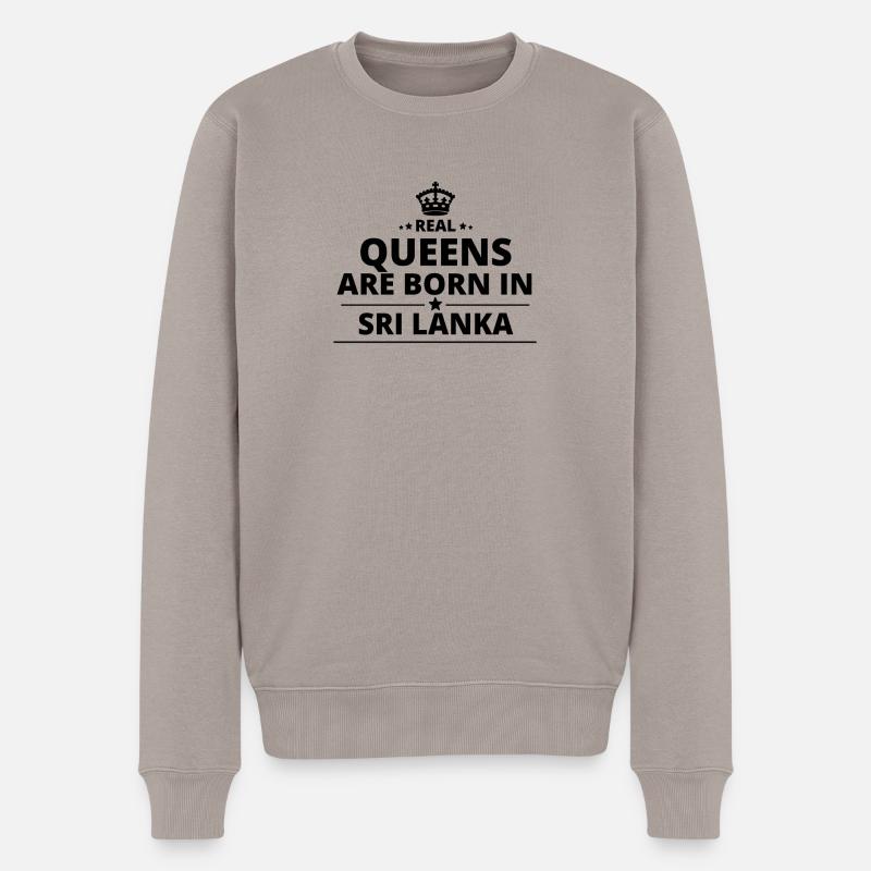 geschenk love queens are born SRI LANKA - Männer Premium Bio Pullover - Taupe