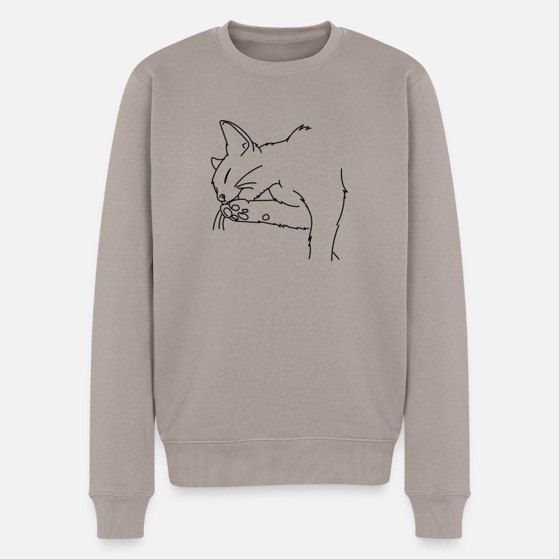 Katze schleckt Pfote ab. Geschenkidee - Männer Premium Bio Pullover - Taupe