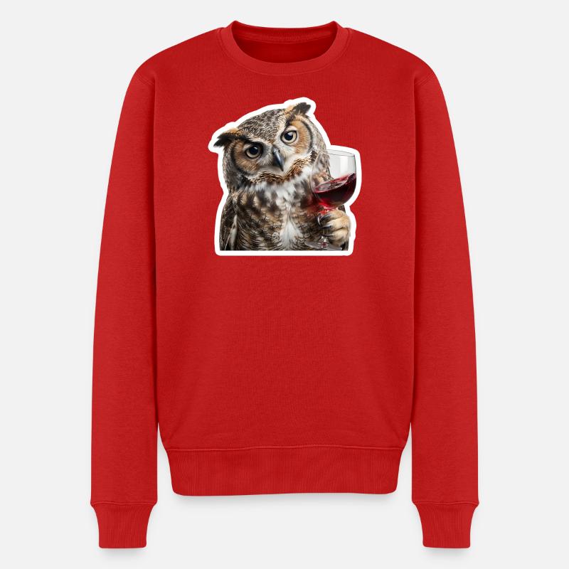 Weise Eule beim gemuetlichen Weinabend - Männer Premium Bio Pullover - Rot