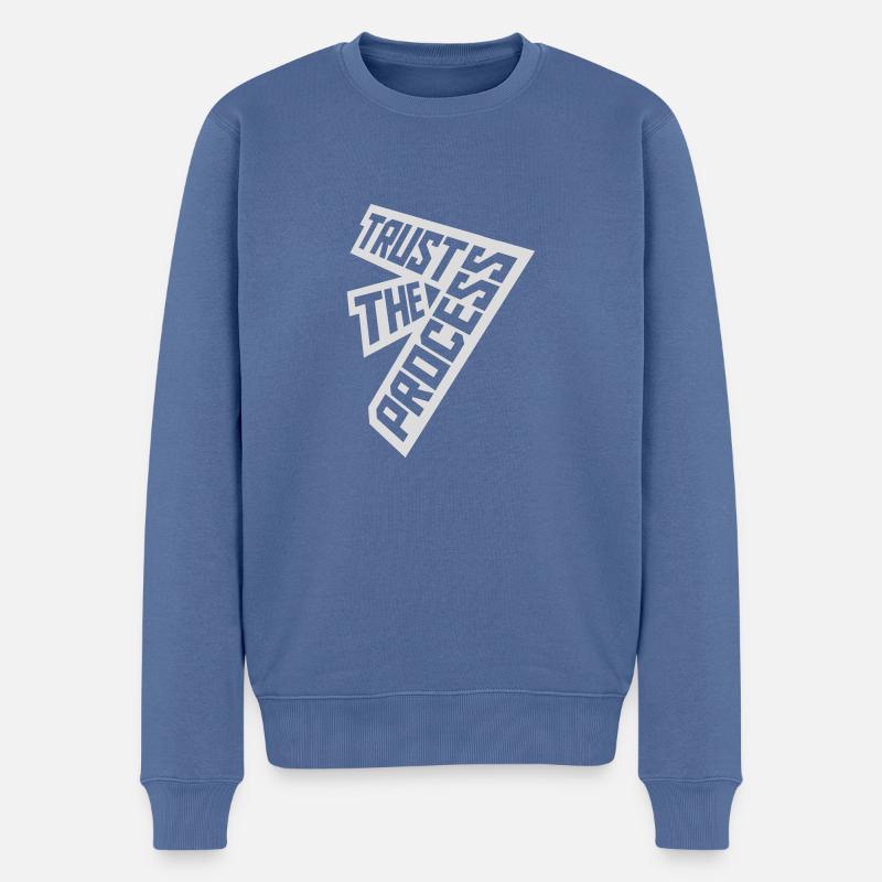 trust the process Zitat - Männer Premium Bio Pullover - Taubenblau