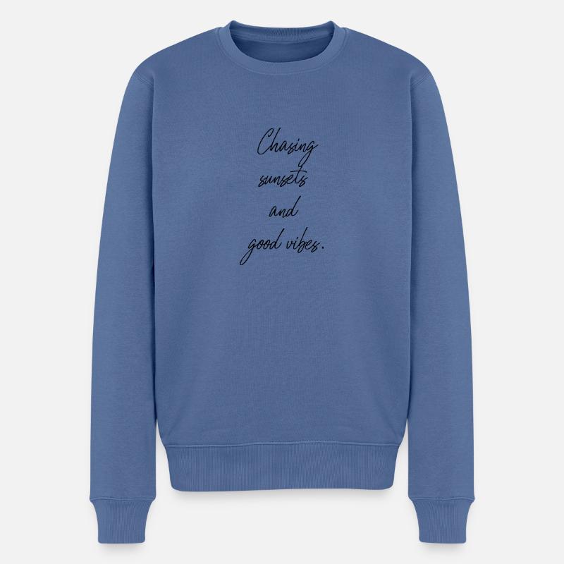 Chasing sunsets - Männer Premium Bio Pullover - Taubenblau