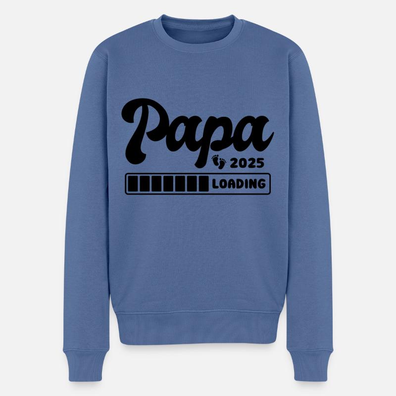 Papa 2025 loading - Schwangerschaft - Geschenk - Männer Premium Bio Pullover - Taubenblau