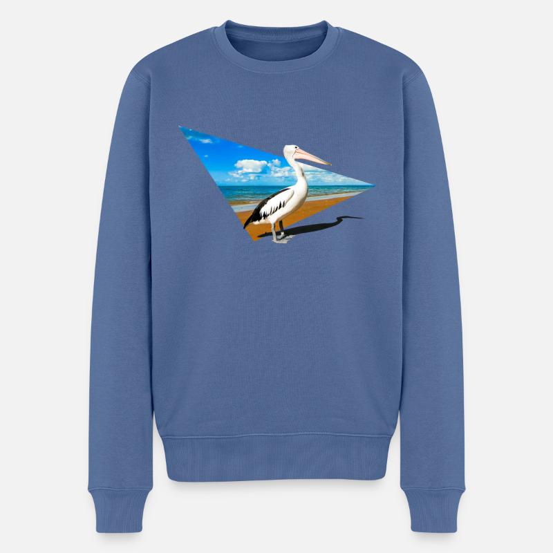 Pelikan am Strand mit dynamischer Form - Männer Premium Bio Pullover - Taubenblau