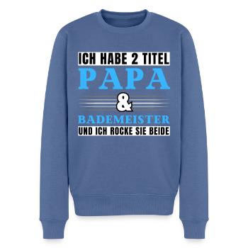 Ich habe 2 Titel Papa und Bademeister - Männer Premium Bio Pullover - Taubenblau - Vorne - Nico (187cm)