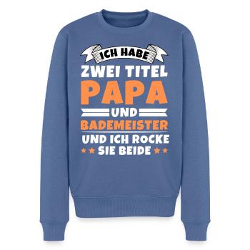 Ich habe 2 Titel Papa und Bademeister - Männer Premium Bio Pullover - Taubenblau - Vorne - Nico (187cm)